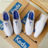 【รองเท้า】 keds chillax seasonal รองเท้าผ้าใบลําลองสีขาว gift Christmas Gift