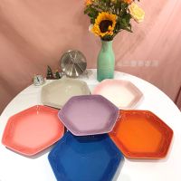 Le Creuset แหวนหิมะคริสต์มาสแผ่นหกเหลี่ยมนูนเกล็ดหิมะระฆังแบน