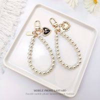 Phone Antilost Lanyard Short Fashion Hand-beaded Pearl Wrist Strap Mobile Phone Lanyard Exquisite Womens High-end Shell Pendant Phone Charms