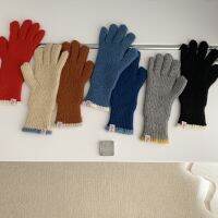 [COD] South Koreas split finger touch screen female winter cute ins warm knitting wool student