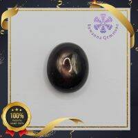 9.67 ct. พลอยสตาร์ดำ (Natural Black Star Sapphire) มีเหลือเป็นขาเมื่อโดนแสงไฟ หรือแสงแดด เป็นพลอยที่มีเอกลักษณ์ น่าสะสม เผาใหม่ การันตีพลอยแท้ 100%