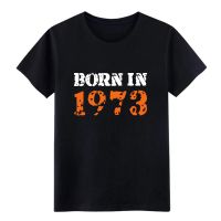 Born In 1973 ใหม่เสื้อยืดลําลองสําหรับผู้ชายแขนสั้นเหมาะกับการเล่นฟิตเนสออกกําลังกาย
  JVR5