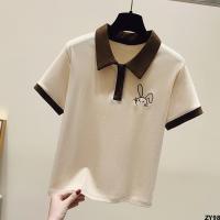 คอปกฤดูร้อนแมทช์ลุคง่ายสไตล์ตะวันตกสำหรับนักเรียน Polo แบบหลวม T เสื้อเชิ้ตผู้หญิงใส่แล้วดูผอมแขนสั้นปักลายน่ารัก 2023 รุ่นใหม่