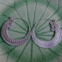 Earrings very nice silver Thai Karen hill tribe a valuable gift ลวดลายไทย ของขวัญล้ำค่าสวยงาม ตำหูเงินกระเหรี่ยงทำจากมือชาวเขา มีลวดลายเด่น