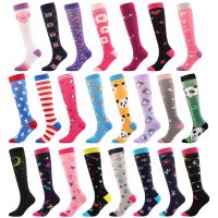 【Sock shop】ใหม่สไตล์การ์ตูนถุงเท้าการบีบอัดหลายคู่ถุงเท้ากีฬาเหมาะสำหรับวิ่งเดินป่าขี่จักรยานเข่าสูงถุงเท้าผู้หญิง39; S