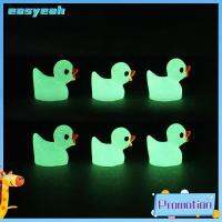 EASYEAH 30Pcs ที่ส่องสว่างส่องสว่าง รูปแกะสลักรูปเป็ดเรืองแสง งานฝีมือเรซิน เครื่องประดับสำหรับรถยนต์ อุปกรณ์เสริมภูมิทัศน์ขนาดเล็ก ความคิดริเริ่มสร้างสรรค์ เครื่องประดับอัญมณีอัญมณี ตกแต่งสวนนางฟ้า ของขวัญที่ดีที่สุด