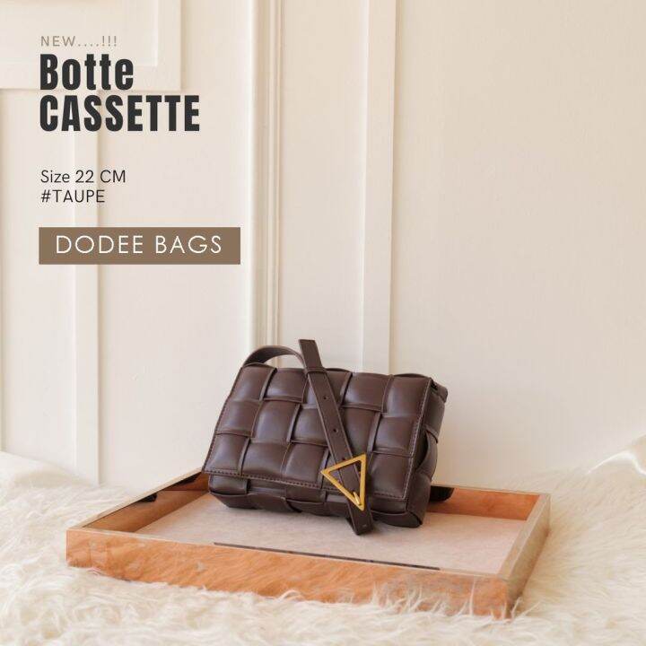 กระเป๋าทรง-bottega-cassette-padded-22-cm