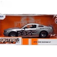 ของเล่นรถ Diecast โลหะจำลองสำหรับเด็กของเล่นโมเดลรถอัลลอย1:24ฟอร์ดรุ่น Mustang GT 2010