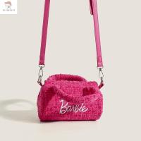 BIGCOUSIN Barbie 芭比 สีชมพูกุหลาบแดง barbie barbiestyle ตัวอักษรสำหรับเด็ก กระเป๋า Crossbody งานปัก ชุดเดรสพิมพ์ลาย กระเป๋าถือสำหรับผู้หญิง แฟชั่นสำหรับผู้หญิง เล็กๆน้อยๆ กระเป๋าสะพายไหล่แบบสั้น สาวๆ