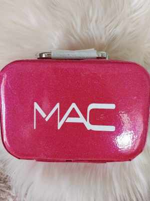 กระเป๋าเครื่องสำอางค์ MAC แบบ glister รูปทรงกะทัดรัด สวยหรูดูดีสไตล์คุณหนูสีสัสวยสดใส มีหูหิ้วด้วยจ้า