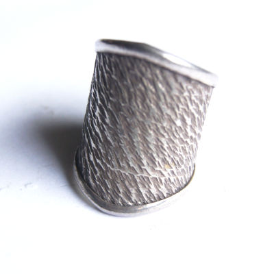 Use with beauty as a valuable souvenir. ring uneven pattern pure silver Thai Karen hill tribe silver hand made Size 7.5,9,10,11 Adjustable