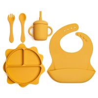 รายการให้อาหารเด็ก BPA Free Soft Silicone Baby Bibs And Divider Suction Plate Bowl Cup Spoon Set