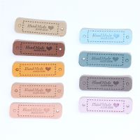 【LZ】❈☁  20pcs PU Etiquetas De Couro Etiquetas Para Handmade DIY Chapéus Sacos Feitos À Mão Com Amor Etiqueta Para Roupas Etiquetas De Costura Acessórios De Vestuário