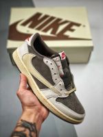 [First Fashion] 【พร้อมส่งของแท้?/ รุ่นนี่ใส่ตรงไซส NIKE Travis Scott x Air Jordan 1 Low แฟชั่น รองเท้ากีฬา（สินค้าพร้อมกล่อง อุปกรณ์ครบ จัดส่งฟรี）