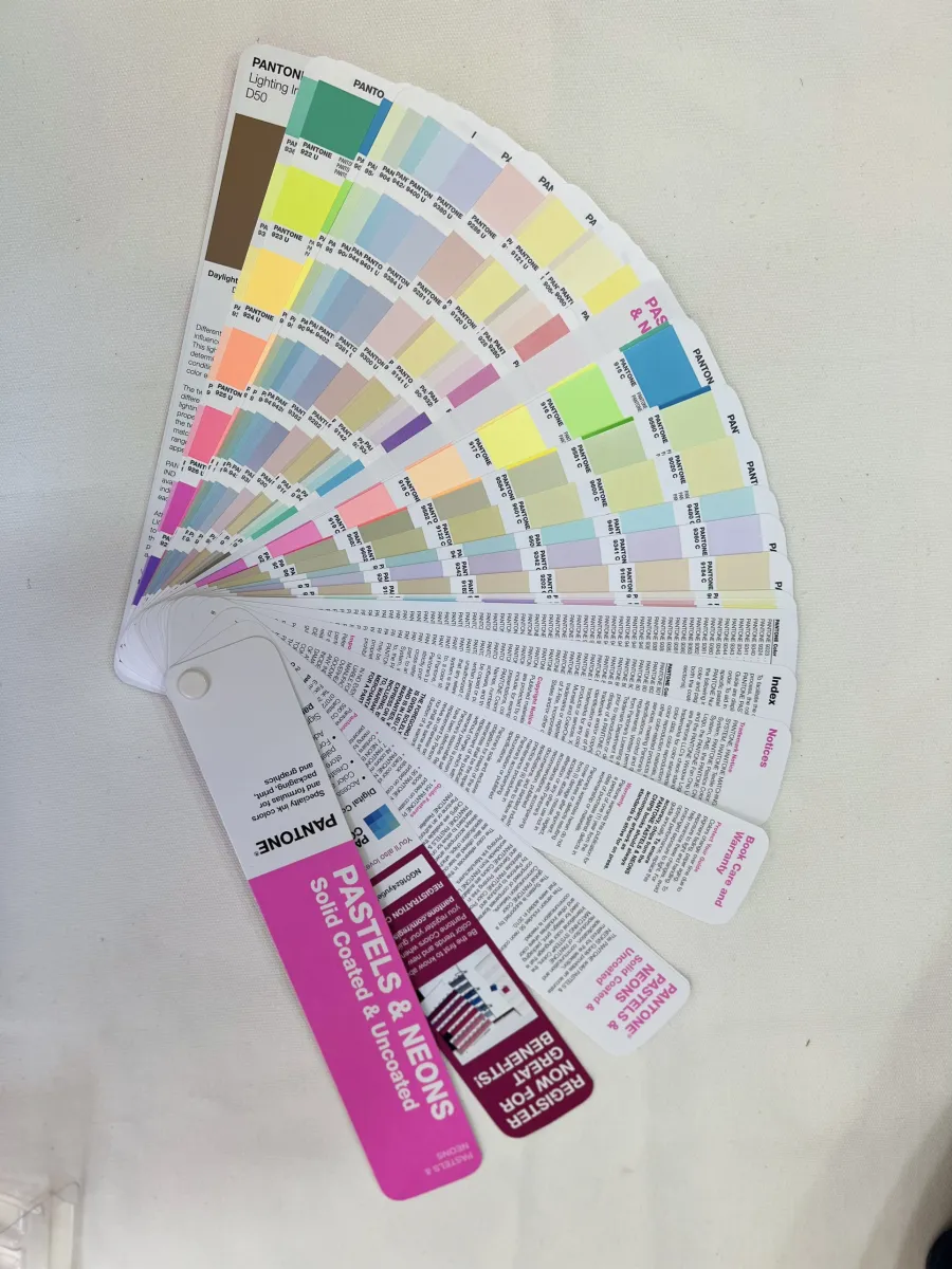 PANTONE CHÍNH HÃNG] Bảng màu Pantone Pastel Neon Coated Uncoated GG1504B  năm 2023 - 154 màu Pastel và 56 màu Neon PMS đầu 9 - Có công thức pha màu  theo % 