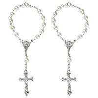 2PCS คาทอลิกสวดมนต์ลูกปัดมุกสร้อยข้อมือ First Holy Communions ของขวัญรถยนต์ด้านหลังดู Amulet Charm สำหรับ Cross Be