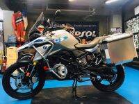 ปี๊บข้าง Tripfella ขนาด 35 ลิตร และ 41 ลิตร สำหรับ BMW GS310 พร้อมแร็คข้าง (Rack stainless) ทำจากอลูมิเนียมหนา 2 มม. ฝาบนล่าง 3 มม. ฝาเปิดได้ 2 ด้าน