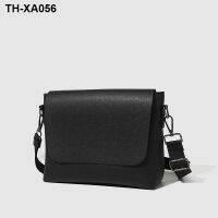 and Korean fashion personality messenger bag mens light simple square new niche all-match trendy shoulder