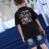 เสื้อยืดเด็ก LIKI KIDS X THEME PARK  คอลนี้มาในธีมสวนสนุก มีความสนุกสนาน สดใส กับลายที่น่ารัก รถไฟเหาะ  ชิงช้าสวรรค์ ม้าหมุน