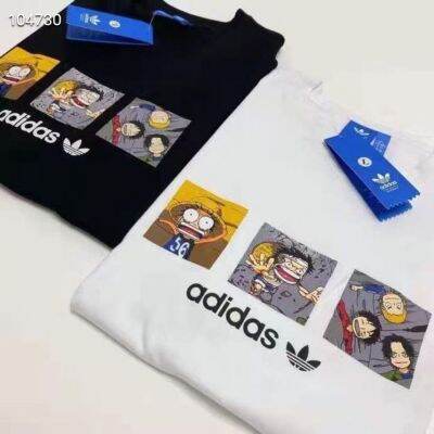 Adidasˉnew ดั้งเดิมเสื้อการ์ตูนชายและหญิงคู่รักฤดูร้อนแขนสั้นใหม่เสื้อกีฬาผ้าคอตตอนพิมพ์โลโก้พิมพ์ลายการ์ตูนญี่ปุ่นเสื้อวัยรุ่นลำลอง