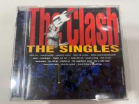 1   CD  MUSIC  ซีดีเพลง  the clash THE SINGLES     (B14A25)