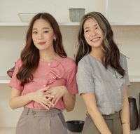 Ivory No.5 เสื้อคอกลม กระดุมหน้า แต่งระบายช่วงอก รุ่น Ruffle Cotton Top