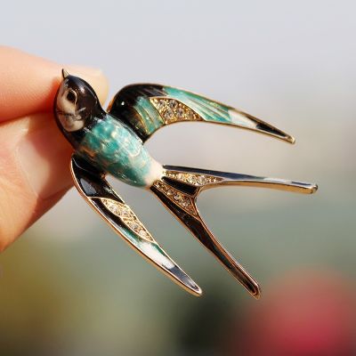Classic Enamel Flying Swallow Brooch Pins for Women Girl 39;s Animal Rhinestone Bird Broche Jewelry Gift Coat Accessories