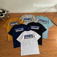 ❄Patagonia ฤดูร้อนใหม่คลาสสิกโลโก้ P-6การคุ้มครองสิ่งแวดล้อมธีมชุดแขนสั้นเสื้อยืดคลื่นหลวมสำหรับผู้ชายและผู้หญิงคนรัก