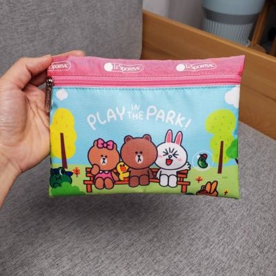 FM Lesportsac การ์ตูนหมี Epidemic Prevention กระเป๋ากระเป๋าเครื่องสำอางกระเป๋าเก็บเครื่องสำอางกระเป๋าใส่เหรียญกระเป๋าหน้ากากดินสอกรณี