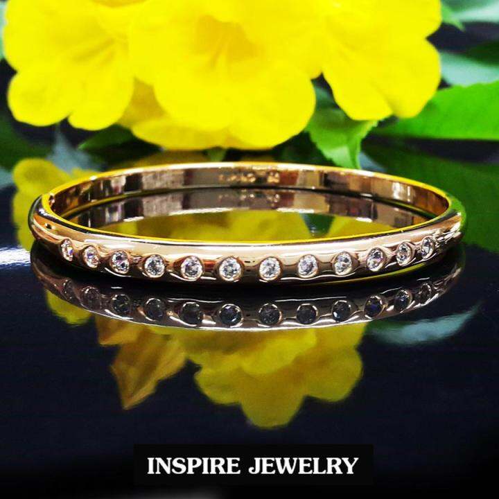 inspire-jewelry-กำไลเพชรเรียงเม็ดครึ่งวงฝังล็อคห่าง-ขนาดวงในกว้าง-5-5x5-5cm-เปิดปิดง่าย-งานเพชรcz-เพชรสวยเกรด-aaa-งานจิวเวลลี่-ราคาเบาๆ