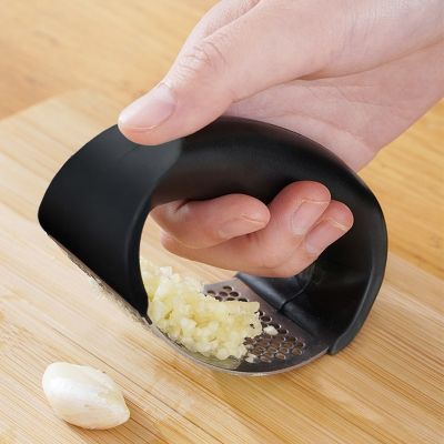 【CC】∈  Multi-Functional Manual Garlic Press Grinder Slicer Extruder Handheld