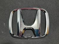 LOGO HONDA ตราหน้ากระจัง โลโก้ฮอนด้าหน้ากระจังตัว H สำหรับ HONDA JAZZ GE MC ปี 2012-2014 ขนาด 10.8x8.9cm. สินค้ามีรับประกัน