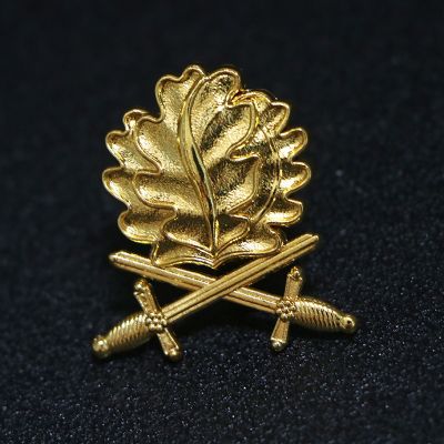 【CW】♧  quality two swords inlaid gold and silver oak leaves Commemorative Coin of The Medal  knight badge gifts