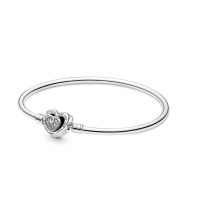 [พร้อมส่ง สินค้าแท้ ?] แถมกล่อง Pandora Moments Entwined Infinite Hearts Clasp Bangle (Size 17)