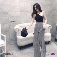 B11061 Set 2 ชิ้น เสื้อทรงครอปสายแต่งสายเดี่ยว Set 2 pcs. Crop top with single strap detailing.