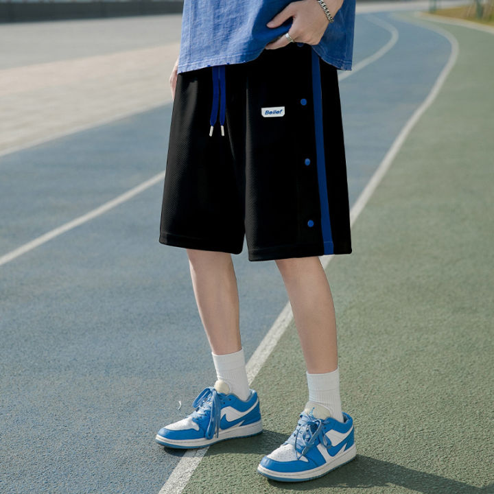 กางเกงชายหาดลำลองสไตล์ฮ่องกงกางเกงขาสั้นขาตรงกระดุมด้านข้างผู้ชาย-2023-กางเกงกีฬาห้าส่วนทรงหลวมอินเทรนด์สำหรับฤดูร้อน
