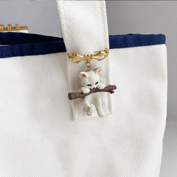 cute-3d-white-cat-brooch-holding-branch-cat-breast-needle-dinner-suit-party-clothing-jewelry-accessory