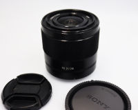 Sony FE 28mm f2, 28 มม. ตัวนี้มีรูรับแสงกว้างสุด F2.0 ที่สว่างและประสิทธิภาพออปติคอลโดยรวมที่โดดเด่น ออปติคขั้นสูงให้สุดยอดความคมชัดตลอดพื้นที