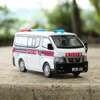 การหล่อแบบไดคาสติ้ง1:64ระดับ Nissan Nv350 Hong Kong รถตำรวจอัลลอยด์การแสดงของที่ระลึกของโมเดลรถจำลอง