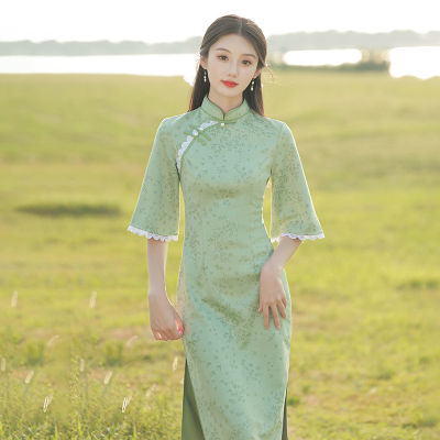 สีเขียวคว่ำแขนใหญ่ Cheongsam 2022แขนยาวปรับปรุงอารมณ์หนุ่มระดับไฮเอนด์ลูกไม้ขอบเลดี้