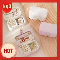 KQ0 เคสฝาพับ กล่องเครื่องประดับอัญมณี มินิมินิ แบบพกพาได้ กล่องแสดงสินค้า ที่มีคุณภาพสูง หนังพียู กล่องใส่ลิปสติกเข็มกลัด การเดินทางการเดินทาง