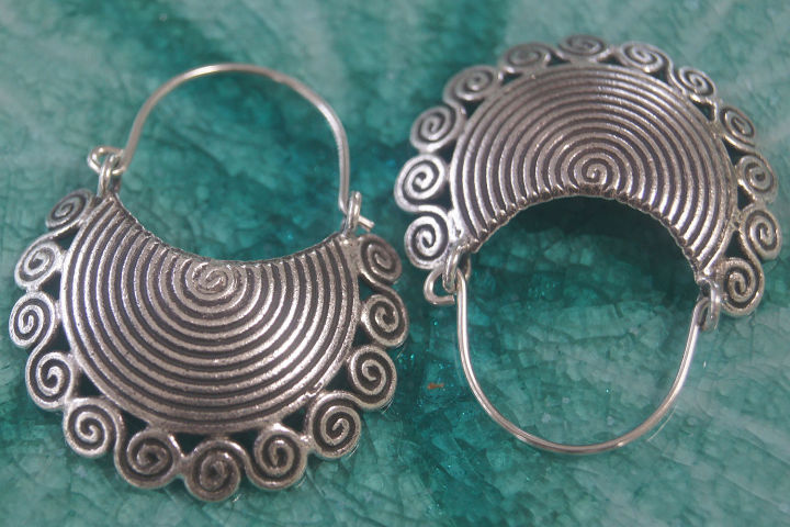 thai-design-earrings-silver-karen-hill-tribe-nice-handmade-สวยงาม-ตำหูเงินกระเหรี่ยงทำจากมือชาวเขาเงินแท้สวยงามยิ่งใช้ยิ่งเงางาม-สะดุดตา