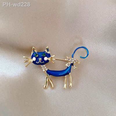 New Cute Blue Cat Brooch Korean Rhinestone Brooches For Women Gold Color Alloy Animal Pins Fashion Crystal Corsage Accessories