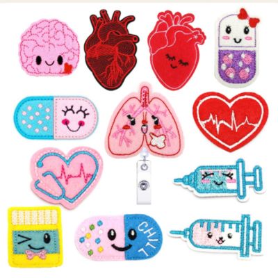OKDEALS ป้ายคลิปม้วนเก็บได้รูปหัวใจ,ที่เก็บนามบัตรคีย์การ์ดสำหรับพยาบาลสามารถพับเก็บได้