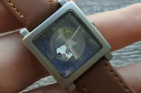 นาฬิกา Vintage มือสองญี่ปุ่น SNOOPY ระบบ Quartz ผู้ชาย ทรงสี่เหลี่ยม เข็มวินาทีเป็นตัวการ์ตูนขยับได้ หน้าปัด 26mm สายหนังของแท้ 100% เปลี่ยนถ่านใหม่แล้ว ใช้งานได้ปกติ สภาพดี