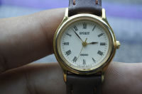 นาฬิกา Vintage มือสองญี่ปุ่น SEIKO 4N21 0450 ระบบ QUARTZ ผู้หญิง ทรงกลม กรอบทอง หน้าปัดตัวเลขโรมัน หน้าปัด 24มม. สายหนังใช้งานได้ปกติ สภาพดี ของแท้ ไม่กันน้ำ