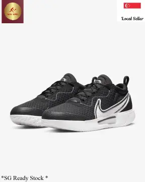 White and black hot sale nike tennis shoes