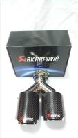 ปลายท้อ คู่ข้างขวา แบบเปิดหัว หุ้มไฟล์เบอร์คาร์บอนเคฟล่าแท้ AKRAPOVIC ขนาดของคอสวม 2.5 นิ้วพร้อมเข็มขัดรัด