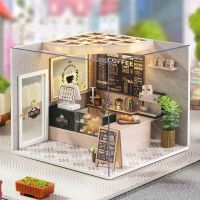 ร้านกาแฟบ้านตุ๊กตาไม้บ้านตุ๊กตา DIY CUTEBEE พร้อมฝาครอบกันฝุ่น LED เฟอร์นิเจอร์แผงป้องกันฝุ่นสำหรับของขวัญวันเกิดเด็ก Madeline.