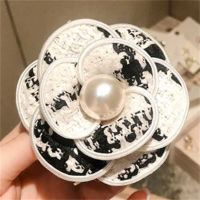 Classic Small Fragrance Camellia Brooch Brooch Coat Coat Clothing Jewelry Pearl Rhinestone Pin Collar Flower